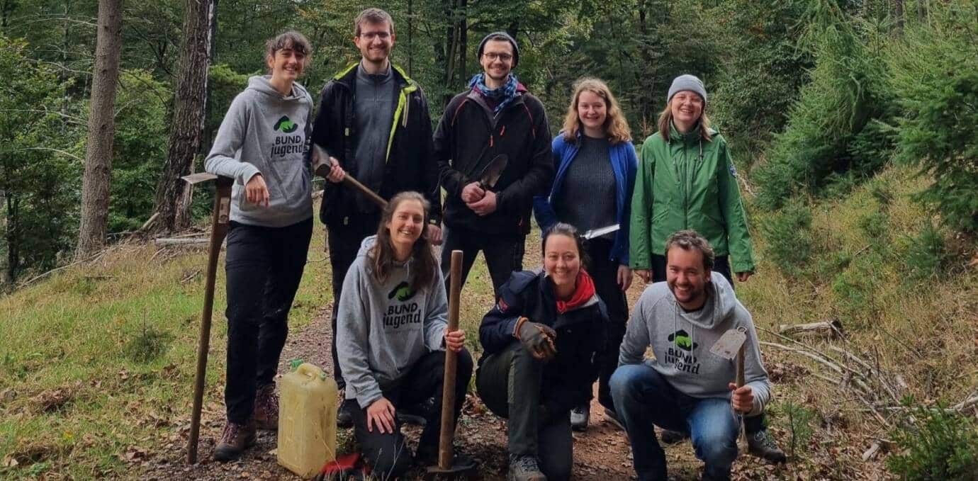 BUNDjugend Rhienland-Pfalz bei Baumpflanzaktion im Pfälzer Wald