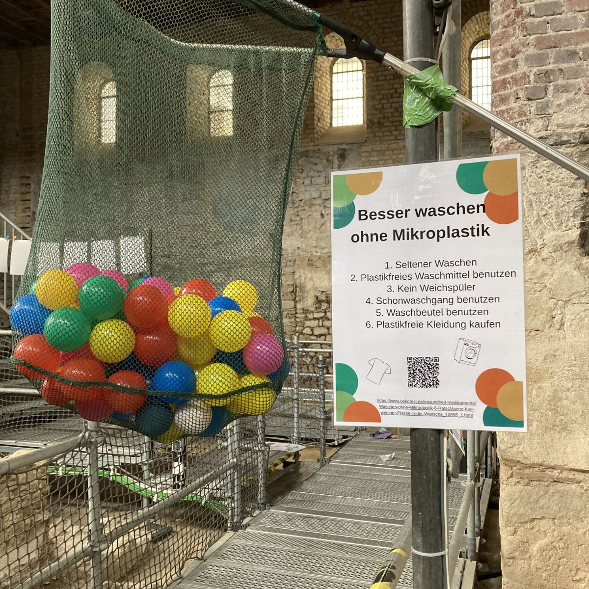 Kleidung und Verschmutzung durch Mikroplastik