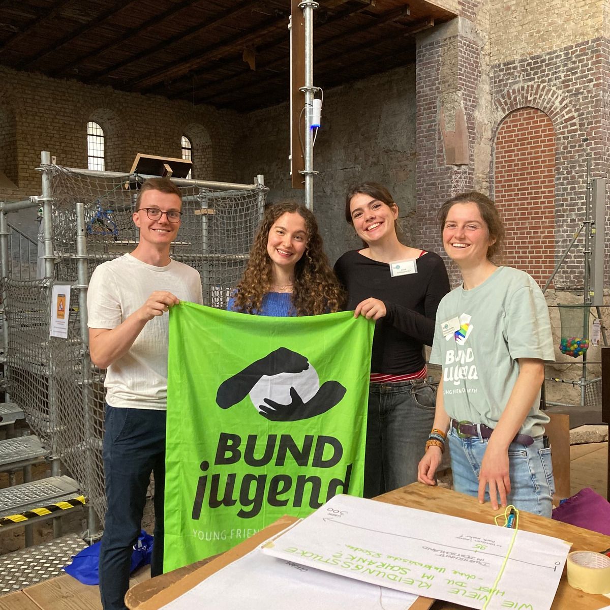 BUNDjugend Rheinland-Pfalz bei Vorbereitungen einer Kleidertauschparty